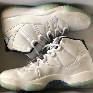 Air Jordan 11 Retro Legend Blue